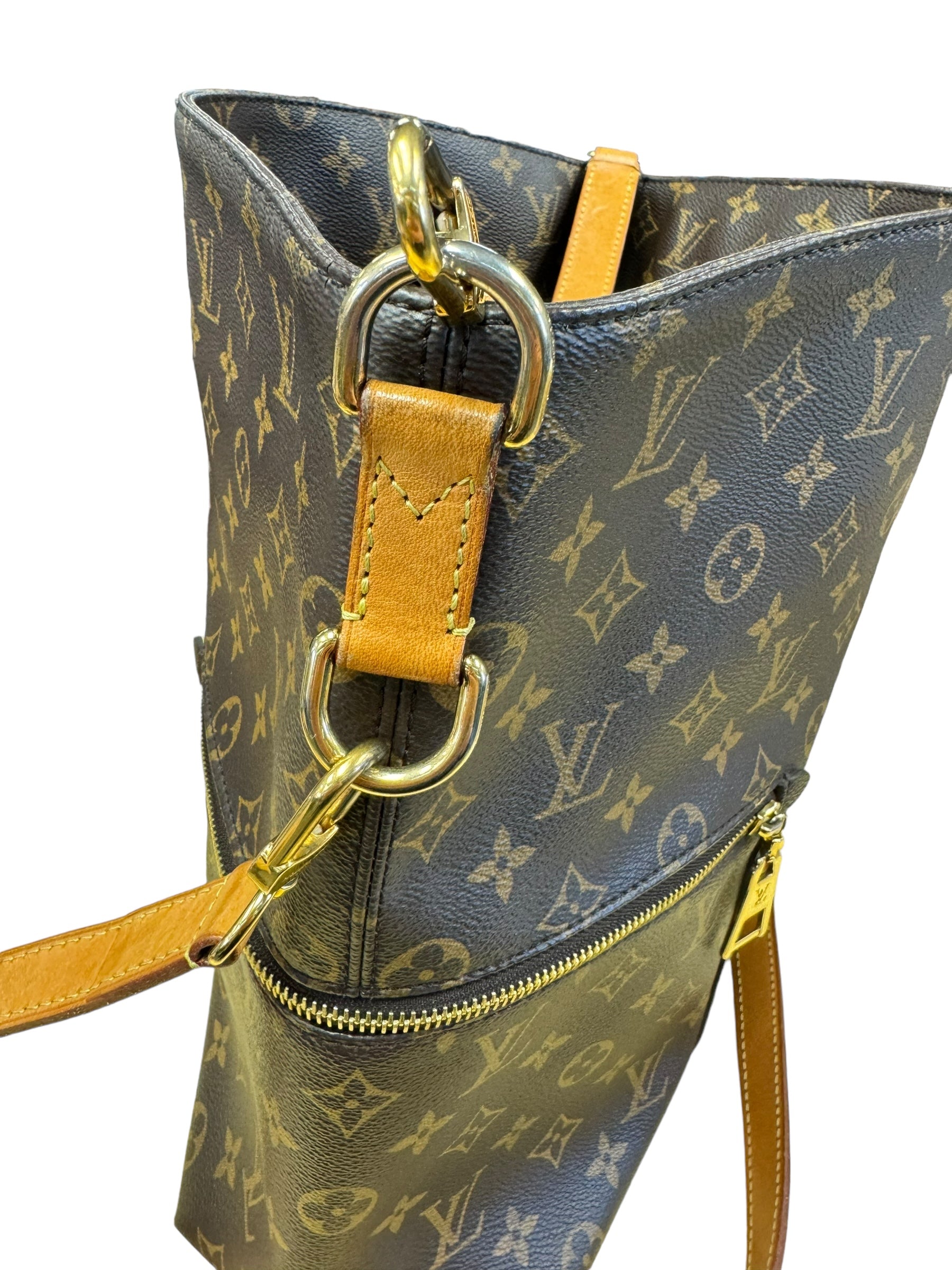 Handbag Luxury Designer By Louis Vuitton  Size: Large