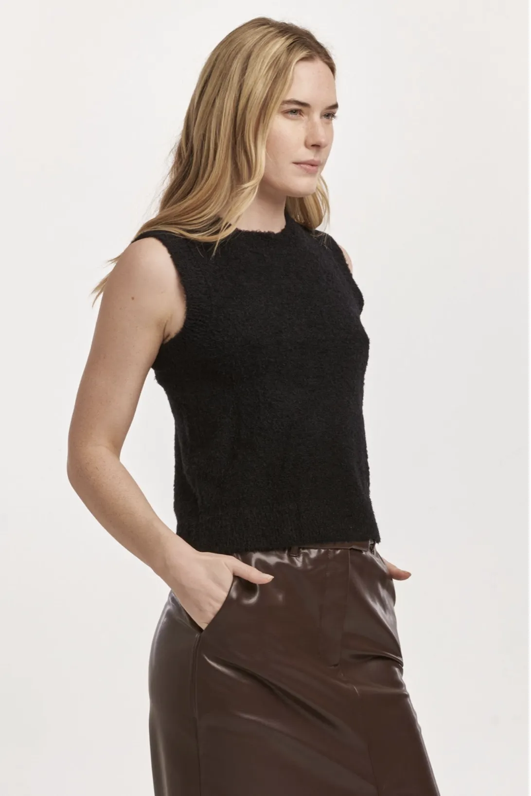 JEN MID NECK SLEEVELESS FITTED SWEATER