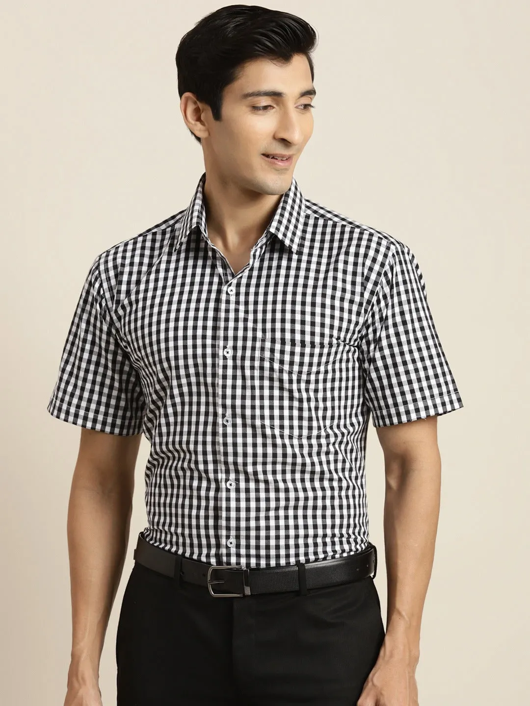 Men Black & White Gingham Checked Short Sleeve Pure Cotton Slim Fit Formal Shirt