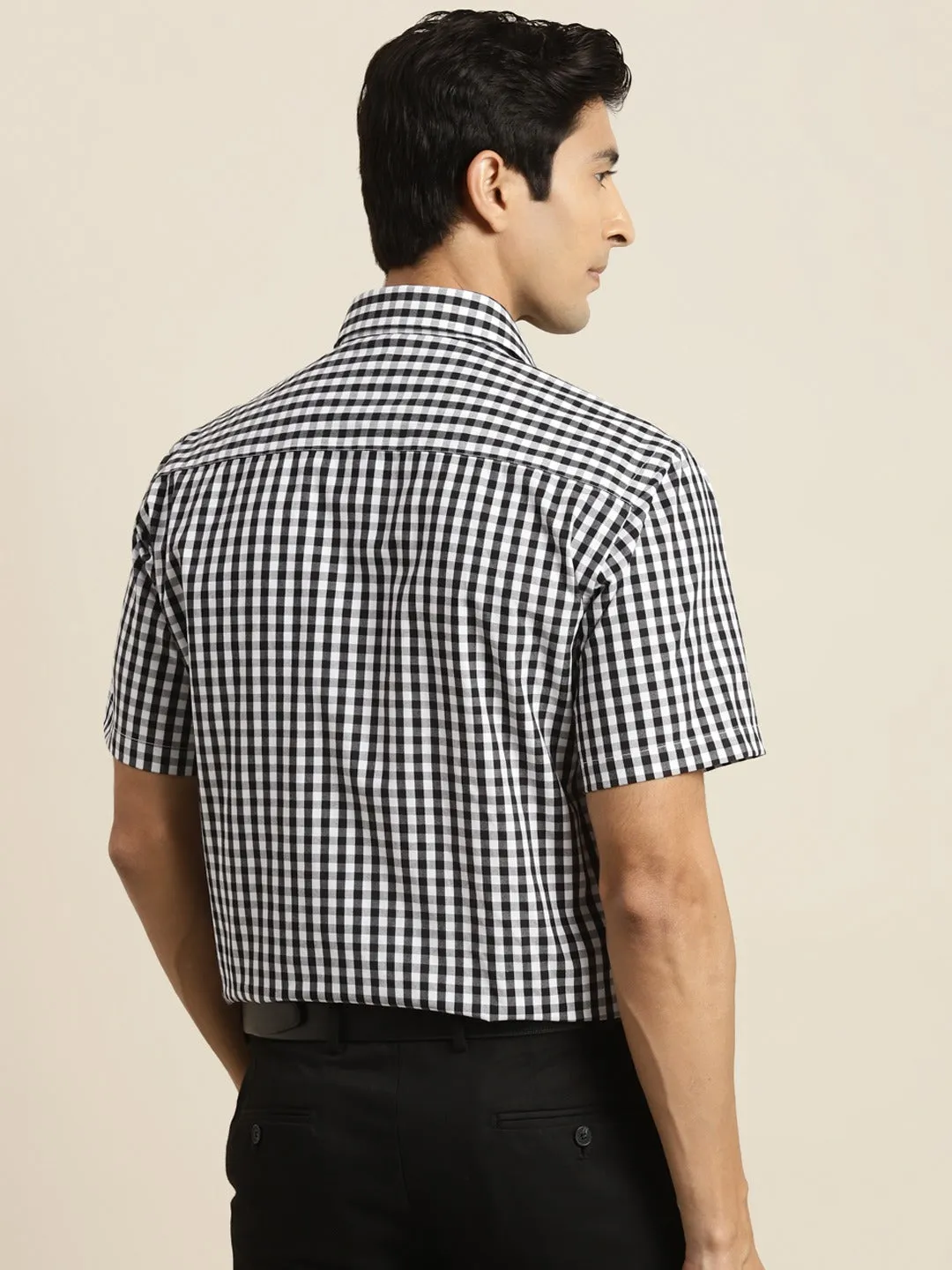 Men Black & White Gingham Checked Short Sleeve Pure Cotton Slim Fit Formal Shirt