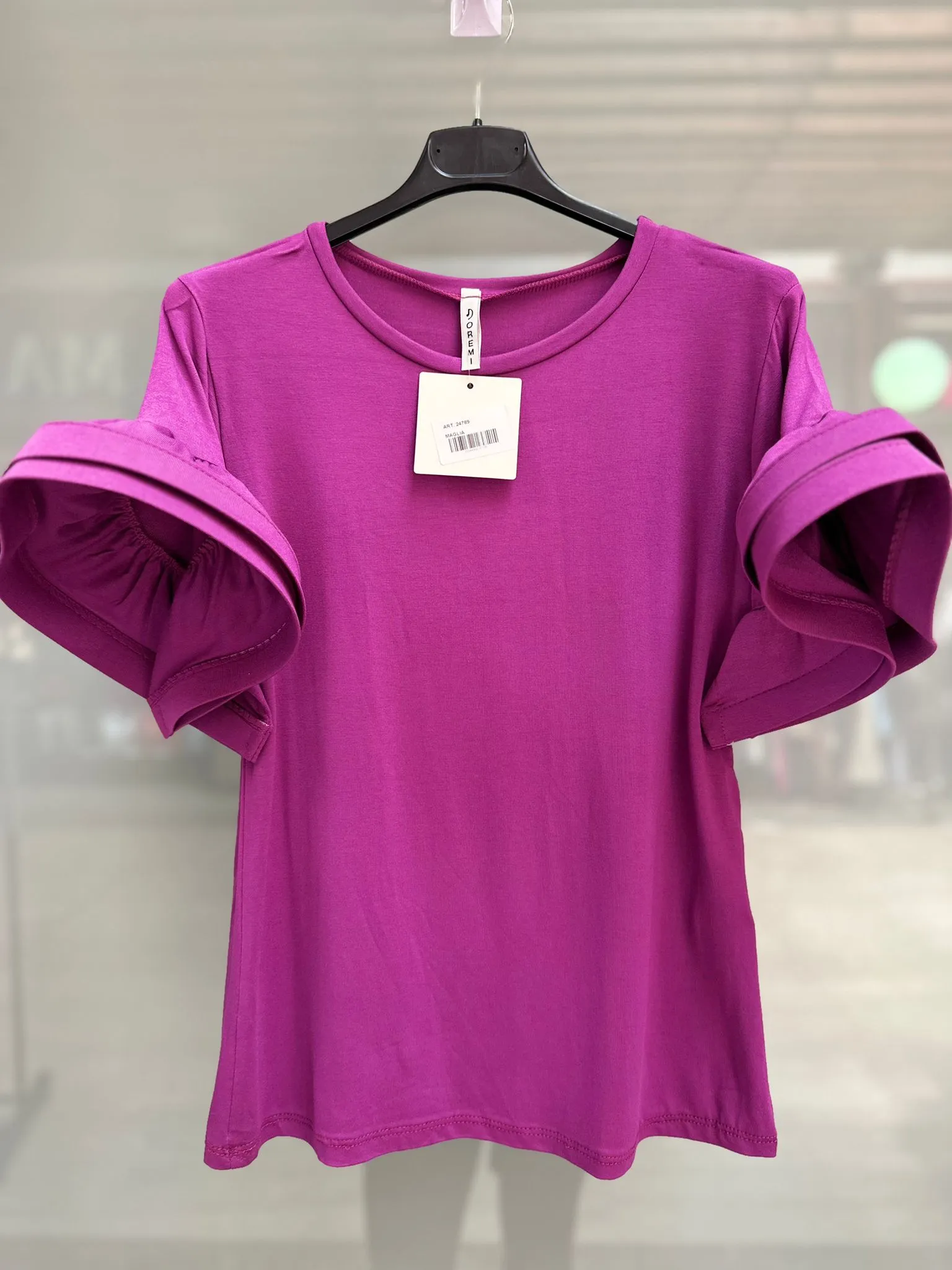 T-shirt in cotone slim con maniche ampie