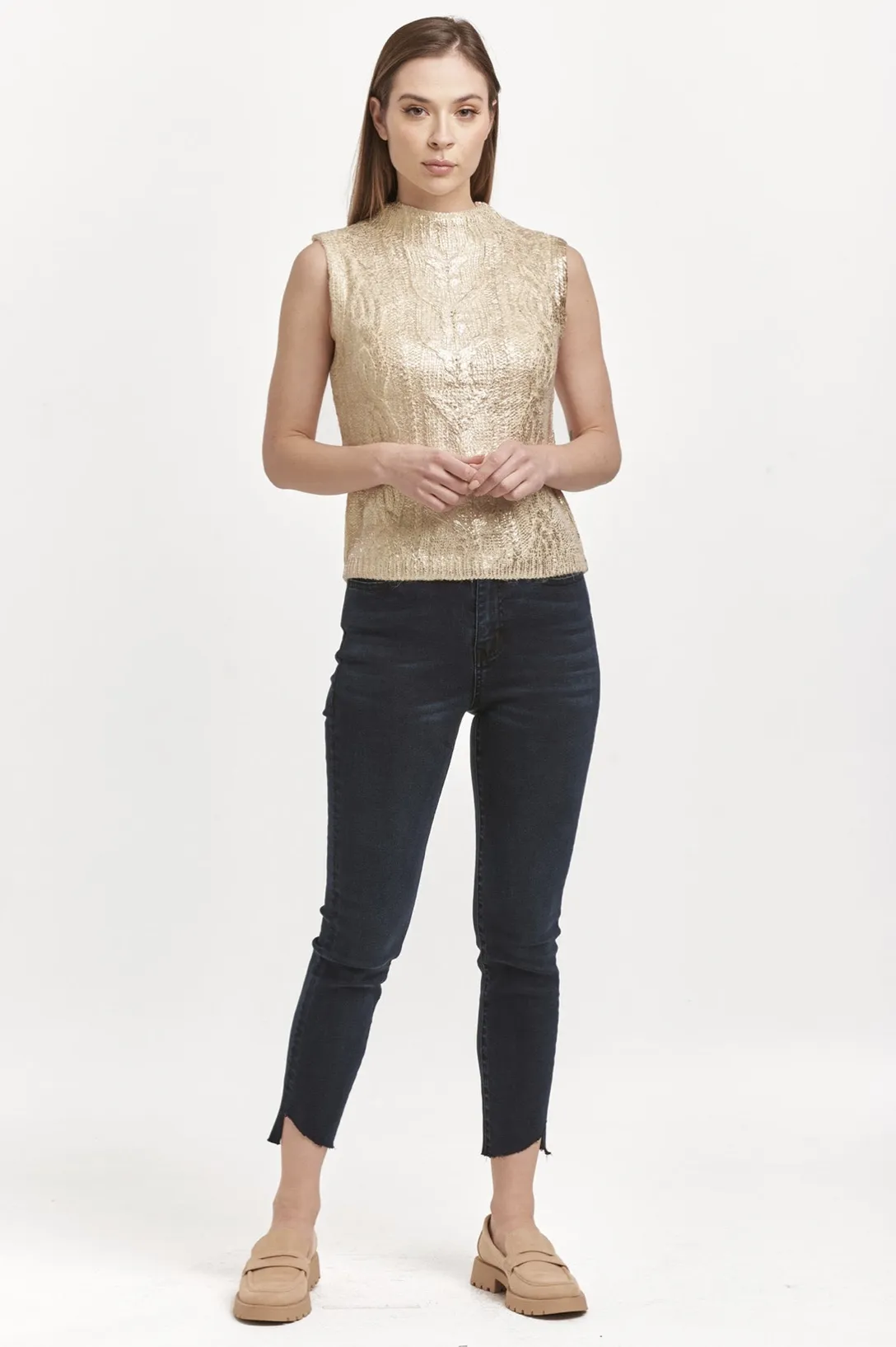 TATIANA CREW NECK SLEEVELESS FITTED SWEATER