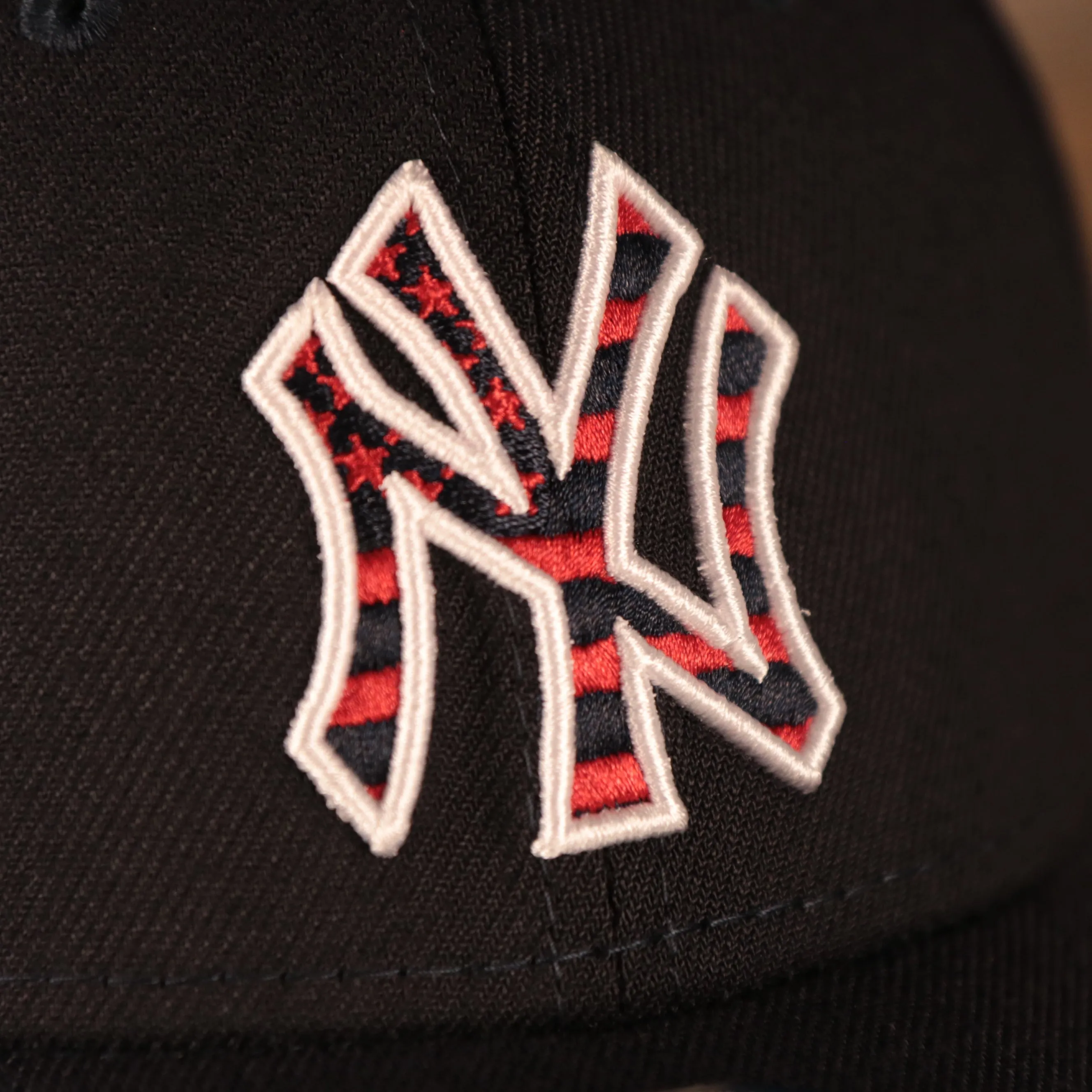 Yankees MLB 2021 Fourth of July 3930 Flexfit Hat | Yankees 39Thirty On Field Navy Flexfit Cap